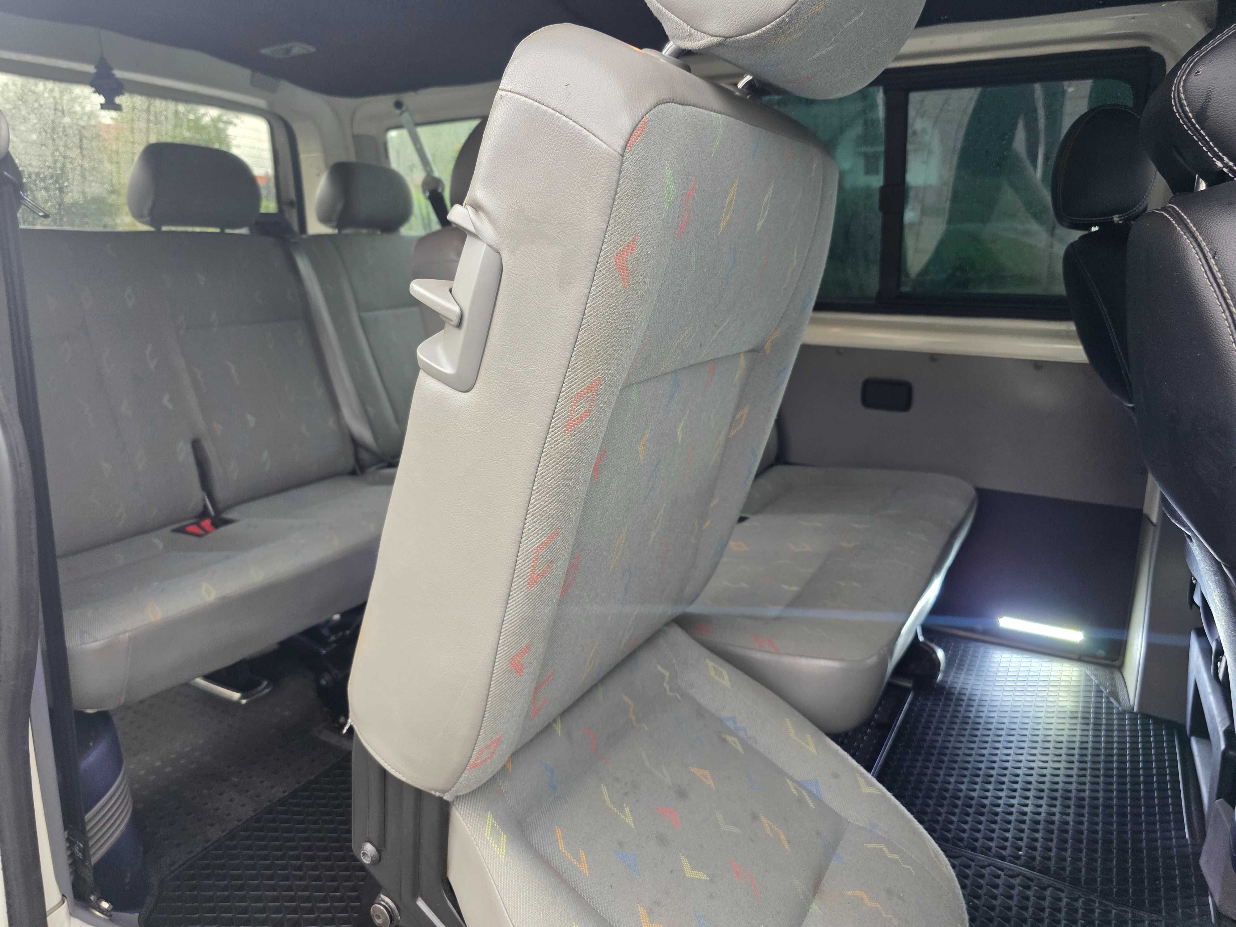 Vw T5 Transporter  2,5TDI 130Km 2006r. 8 osób , hak, klima uszkodzony