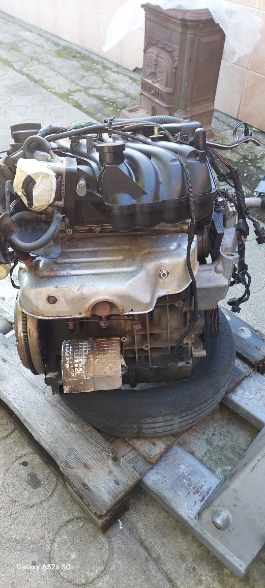 Motor VolksWagen Golf lV 1.6i gasolina boa mecânica tenho mais materia