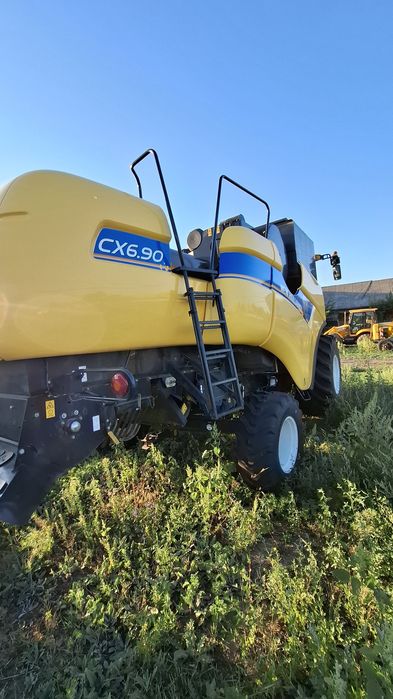 Комбайн New Holland CX 6.90 2017рік зі жниваркою та візком для неї