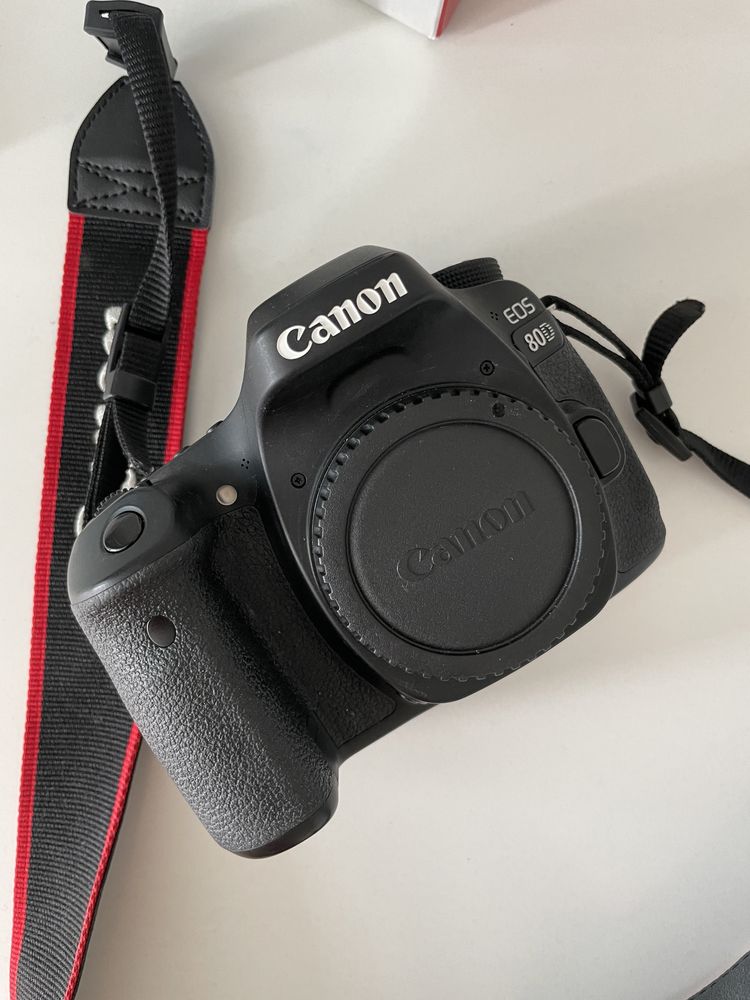 Фотоапарат Canon EOS 80D Body