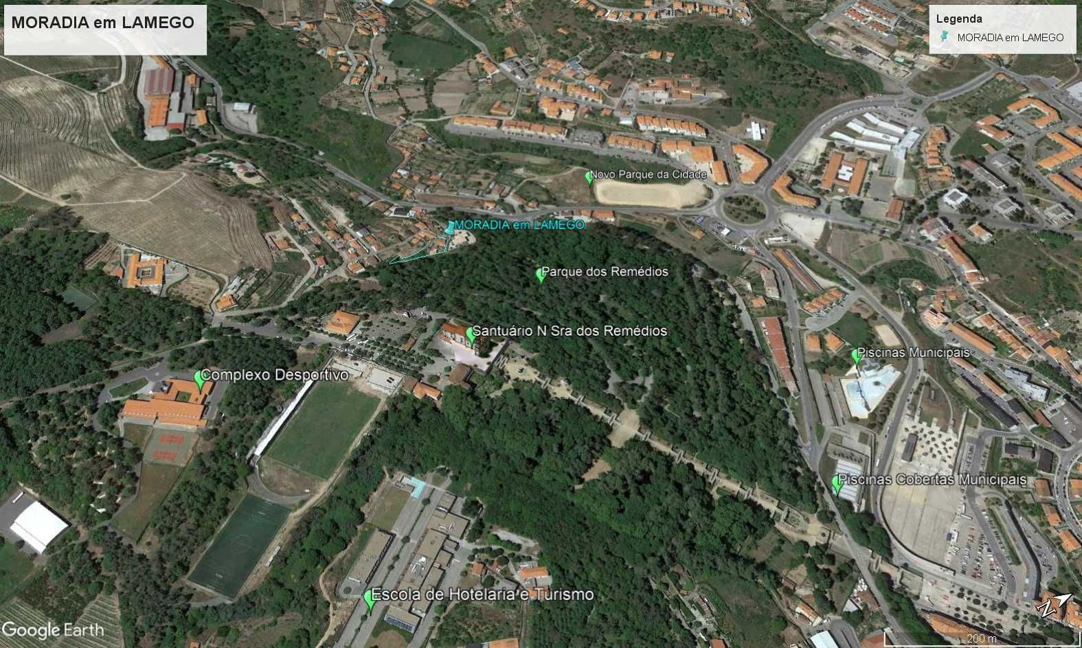 Moradia na Cidade de Lamego com 1198 m2 de terreno