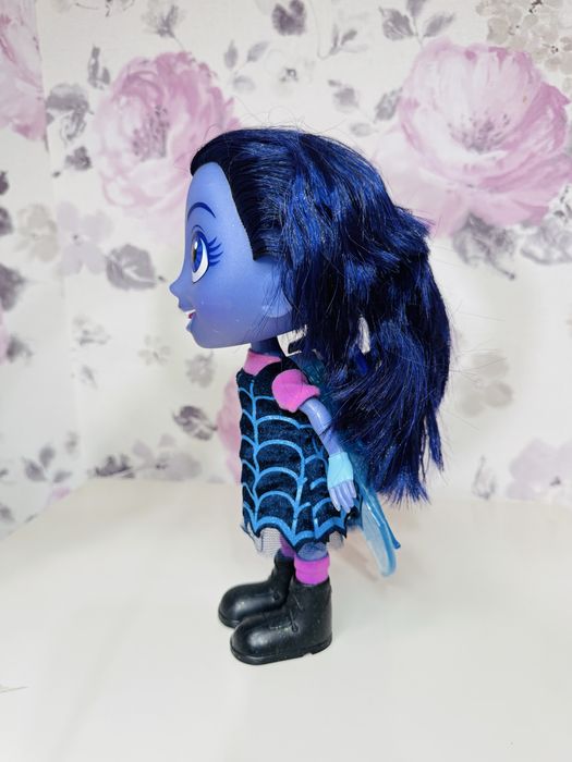 Duża lalka, Disney Wampiryna