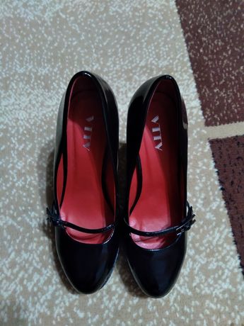 Жіночі туфлі,стан нових
