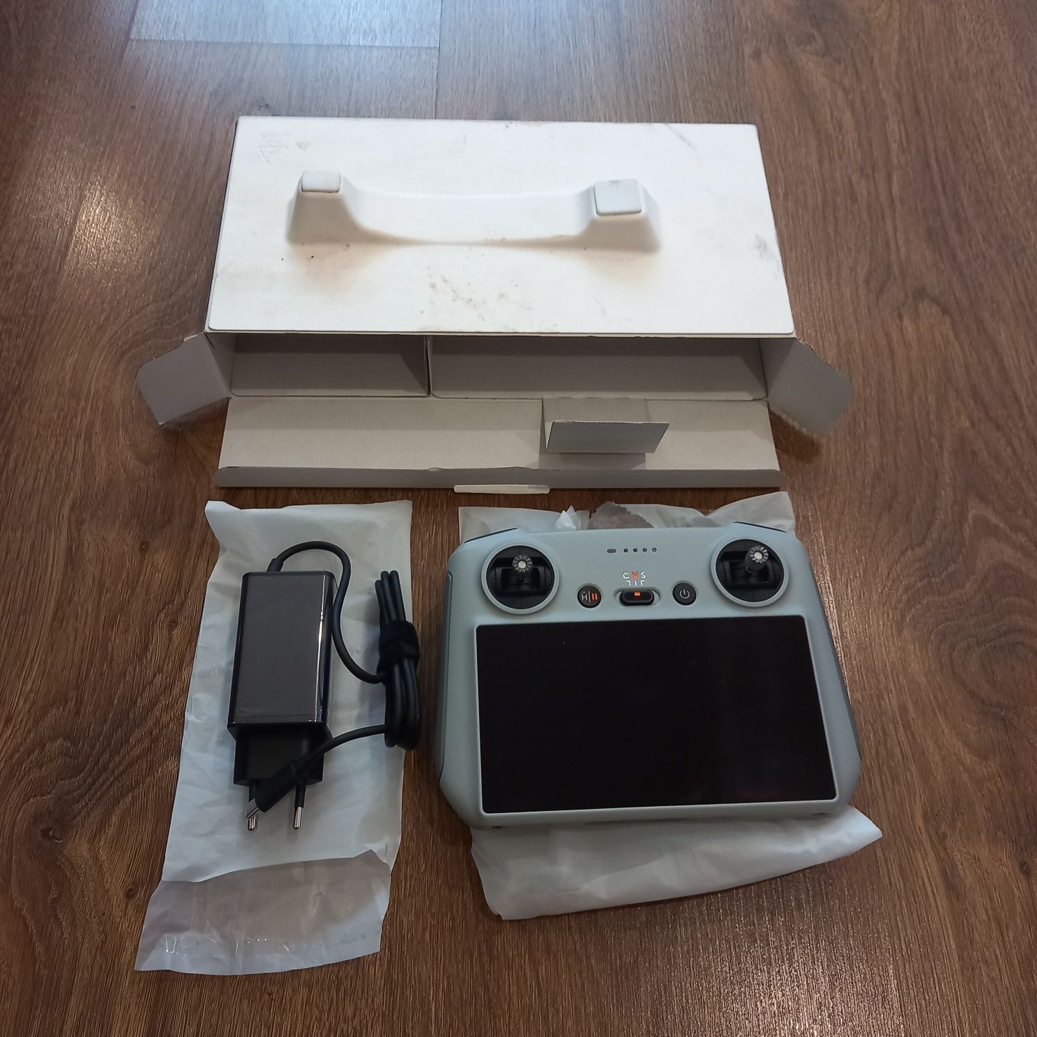 Пульт DJ1 RC RM330 комплектний, з блоком живлення, новий.