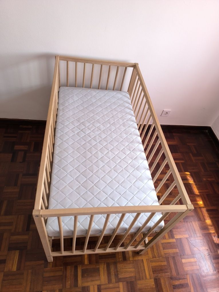 Berço com colchão