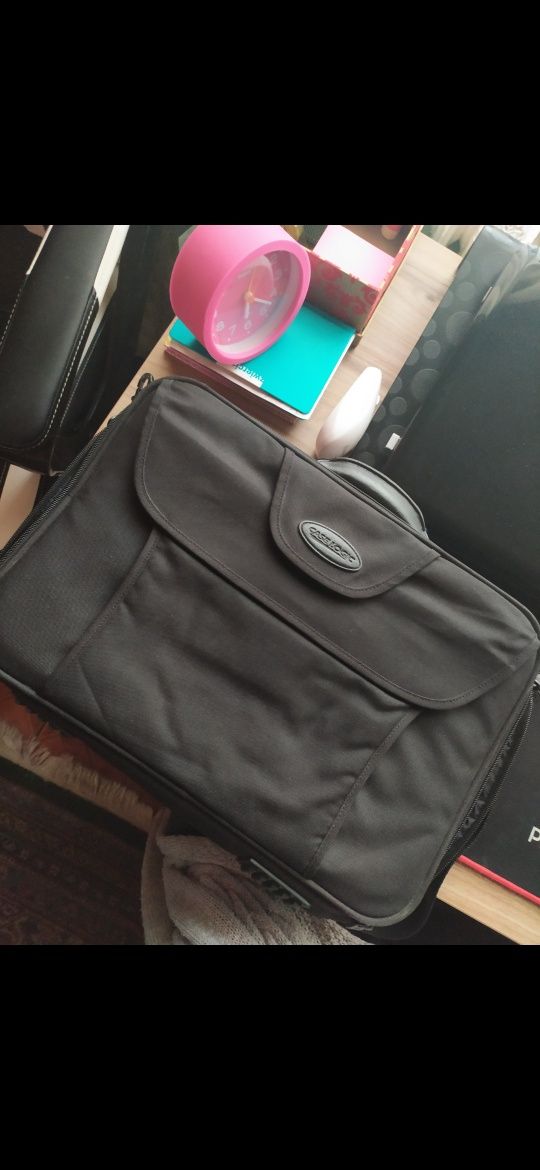 Prawie nowa torba na laptopa CASE LOGIC