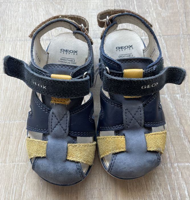 Sandálias Geox - tamanho 24