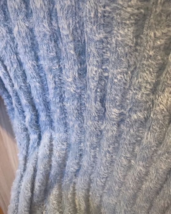 Niebiezka bluzka z futerkiem, xs, bershka