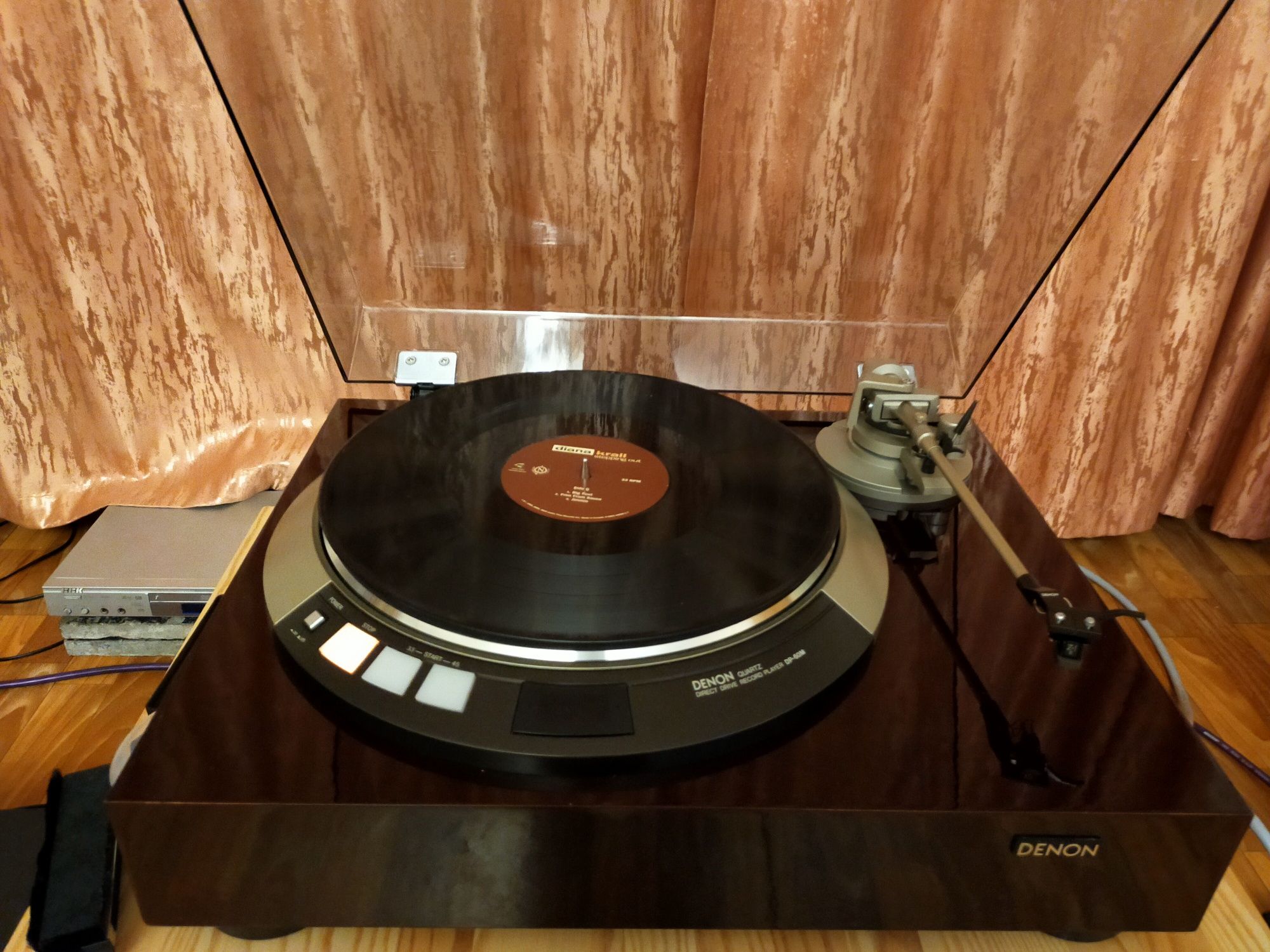 Проигрыватель винила ,, DENON  DP 60 M " . Идеал !"