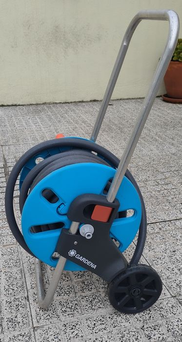 Carro porta mangueira GARDENA+Tubo polietileno 13m 25 mm