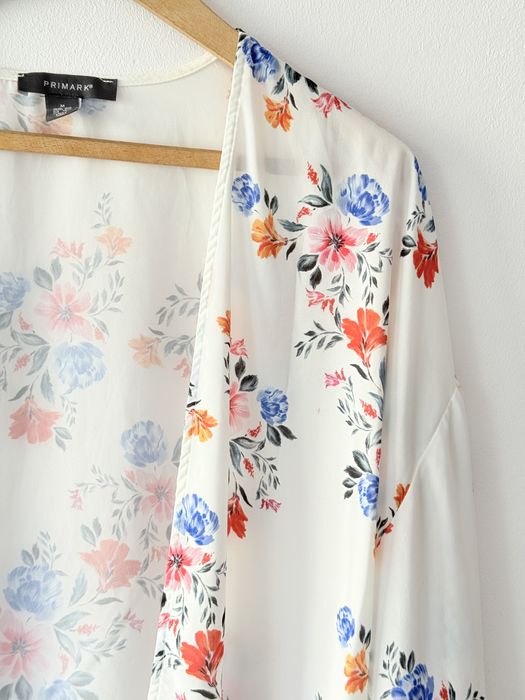 Bluzka narzutka Primark plażowe pareo letnia kwiaty biała boho etno