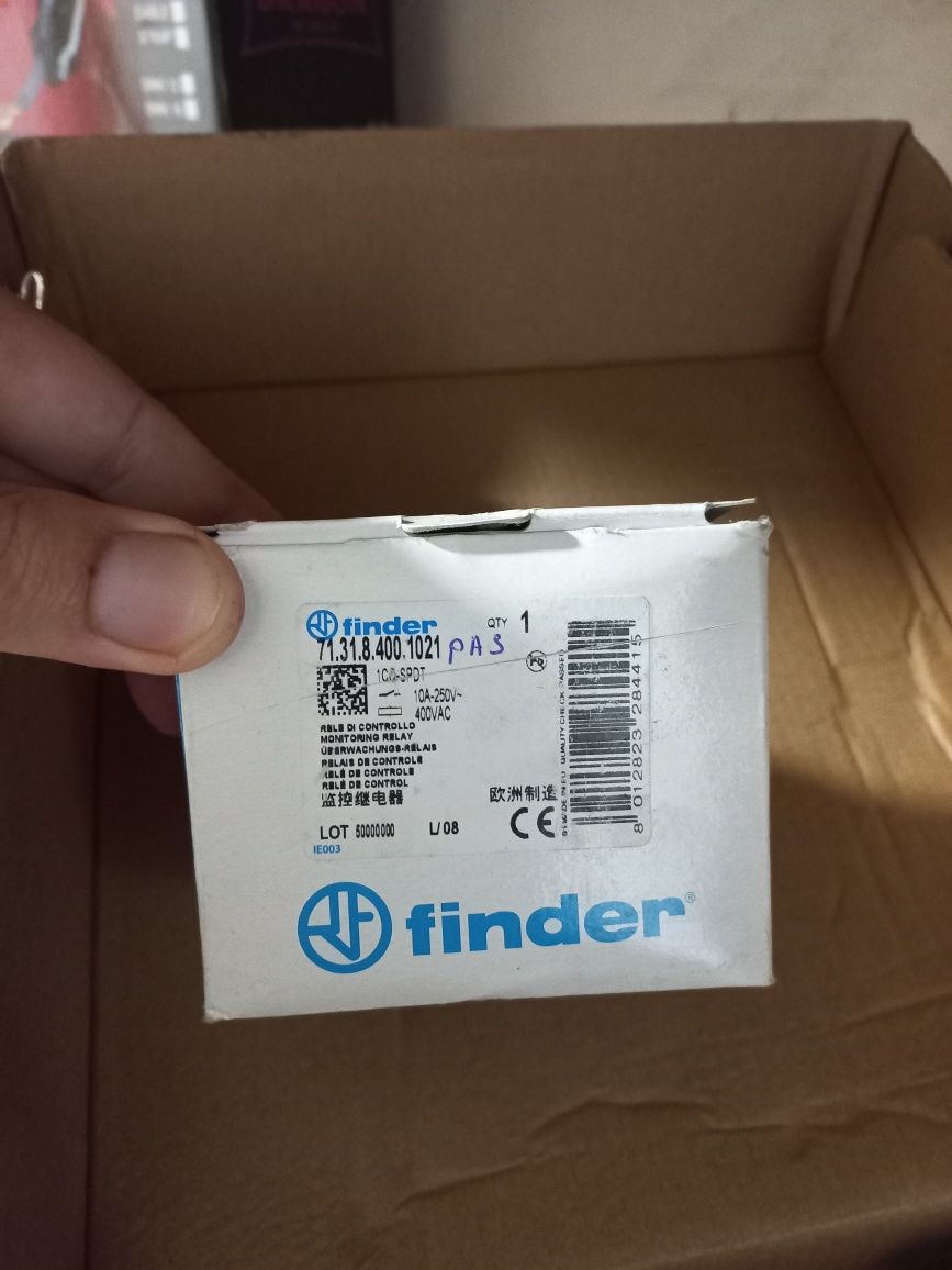 Продам реле контроля напряжения Finder