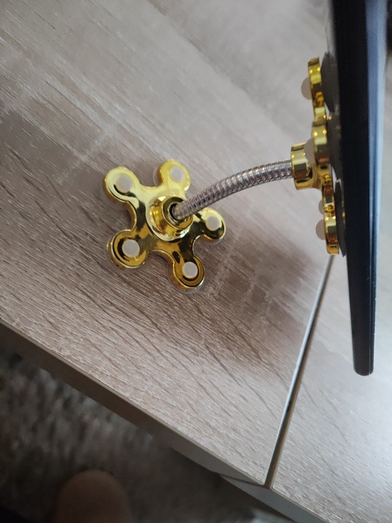 Uchwydo telefonu na przyssawki