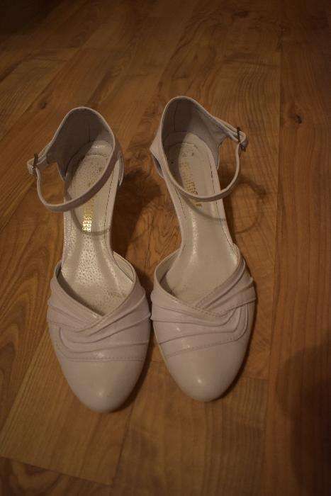 białe ślubne buty, wygodne