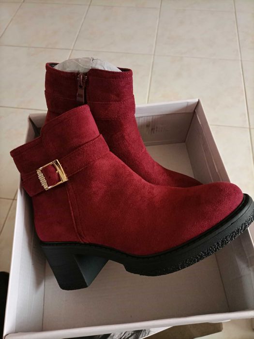 4 Pares de botins para senhora