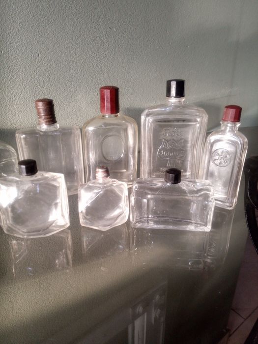 Stare buteleczki po perfumach-lata 20-30.