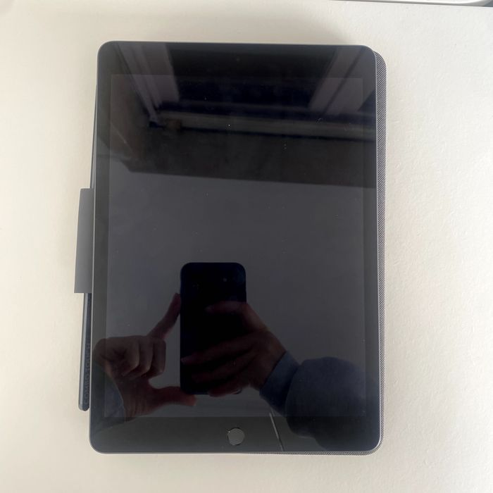 Ipad 9 geração 64gb + Case Logitech Combo Touch (teclado + trackpad)