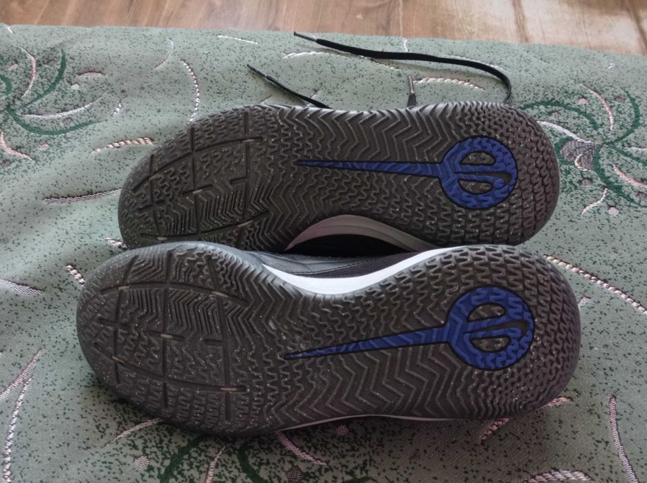 Футзалки Nike  (оригинал) фирменные размер- 38 стелька-24см