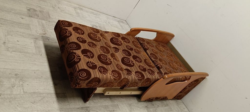 sofa wersalka tapczan jednoosobowy rozkładany do spania  z pojemnikiem