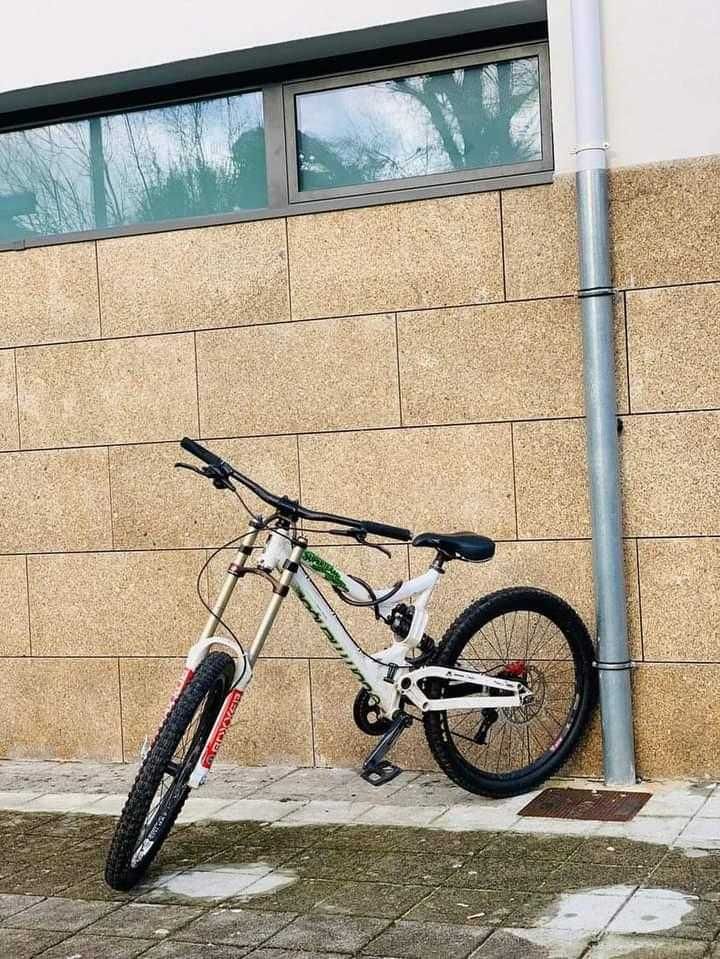 Bicicleta de downhill