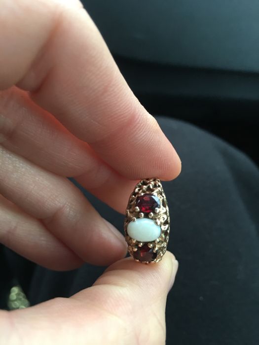 Złoty pierscionek antyk opal granaty
