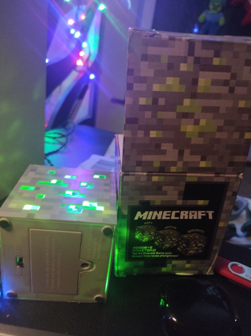 Lampka nocna Minecraft Emerald szmaragd klejnot ruda klocek dotyk AA