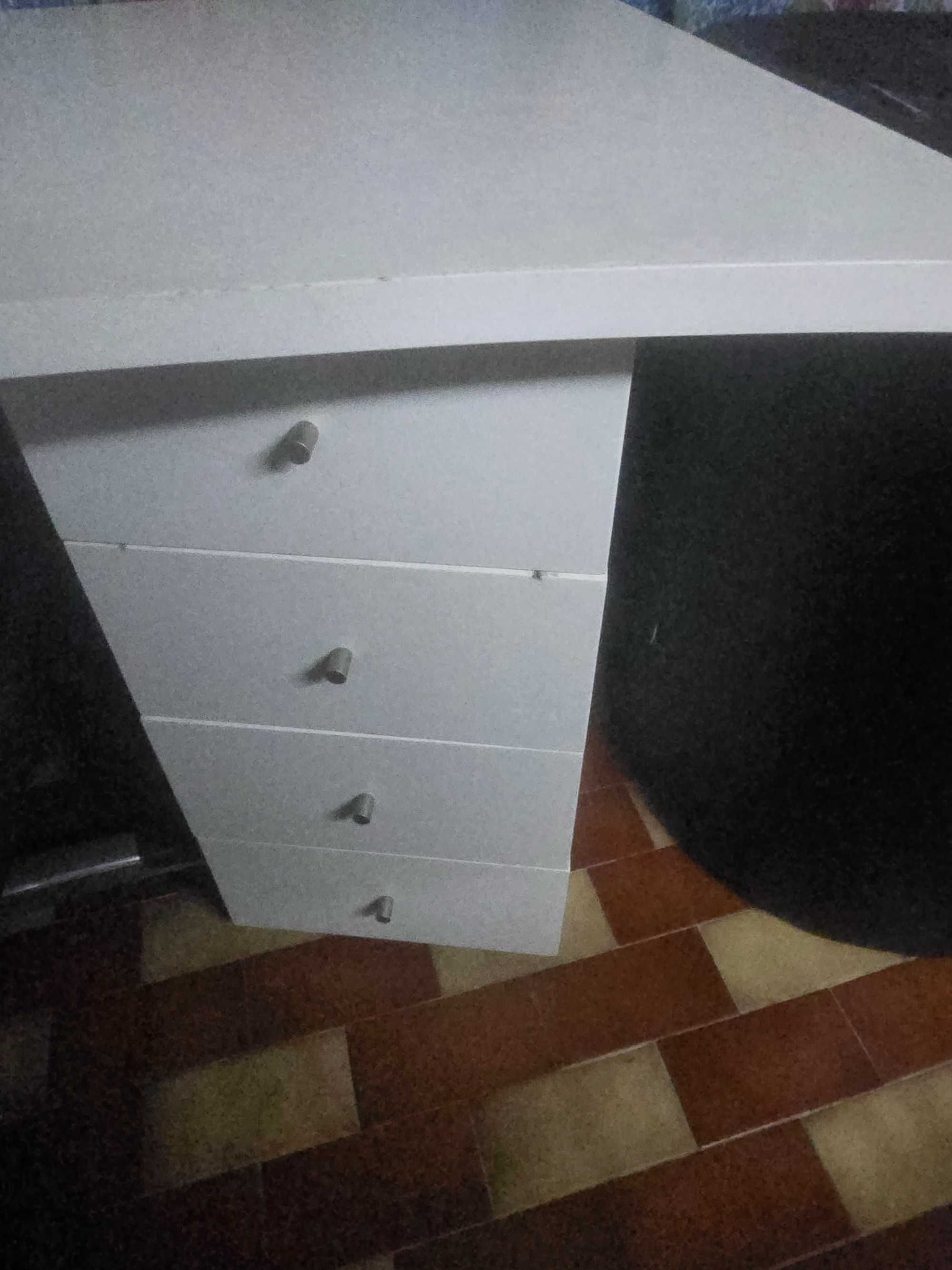Mesa com cadeira Escritório