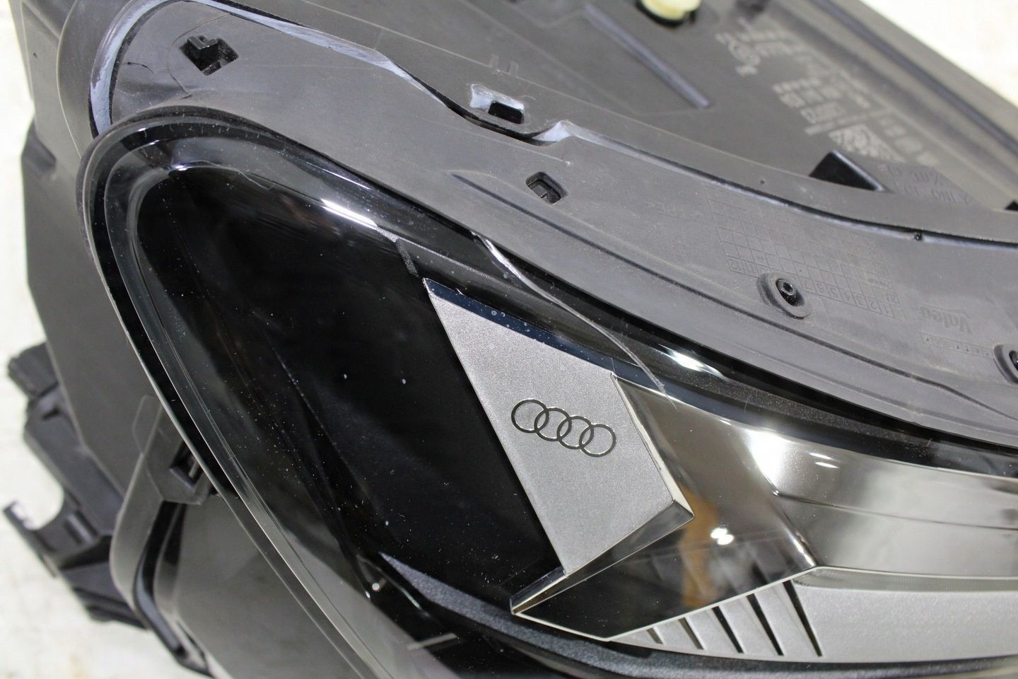 Audi Q4 E Tron lampa Full Led prawa przód
