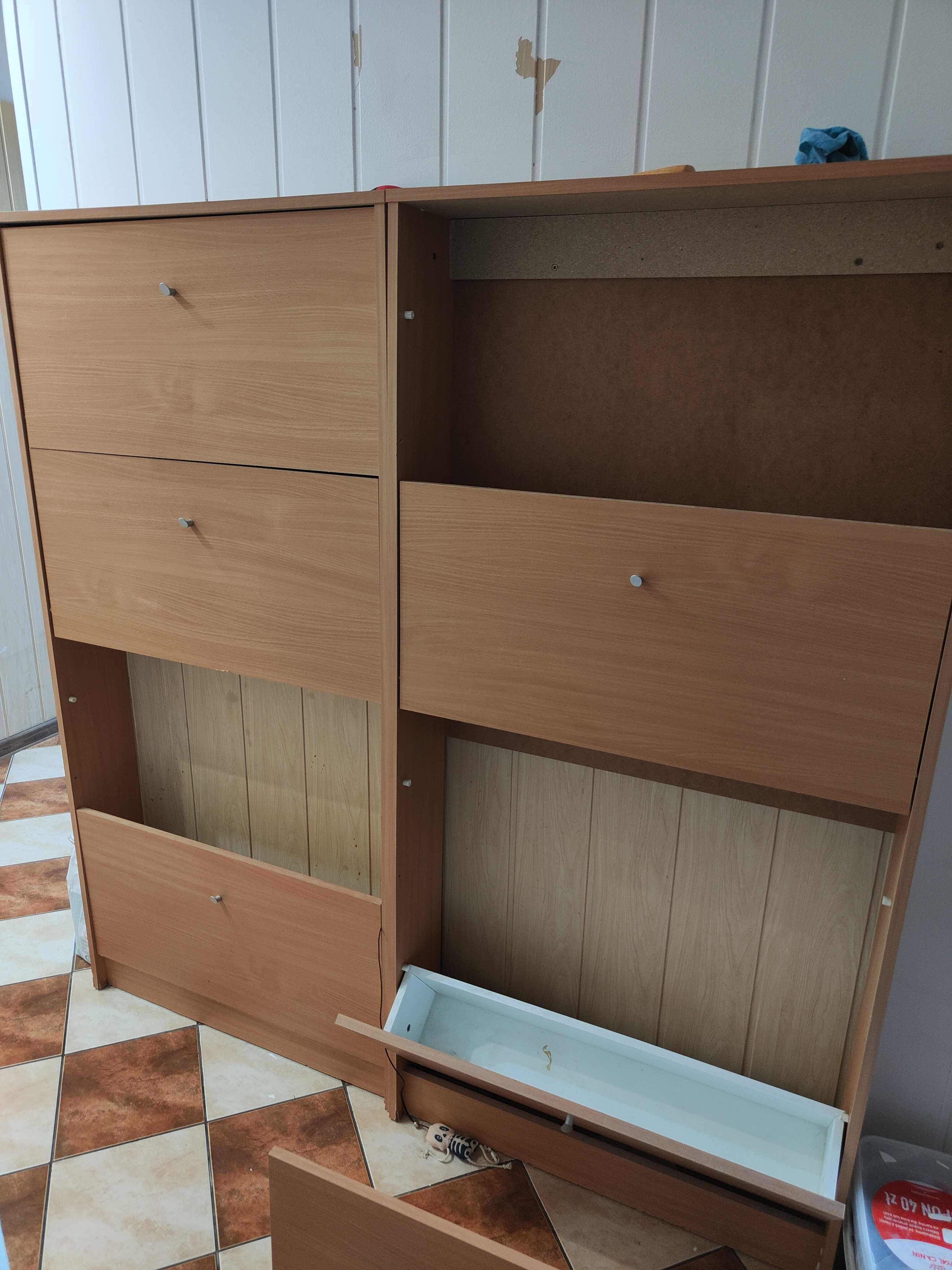 Dwie szafki na buty półki do oddania za darmo uszkodzone
