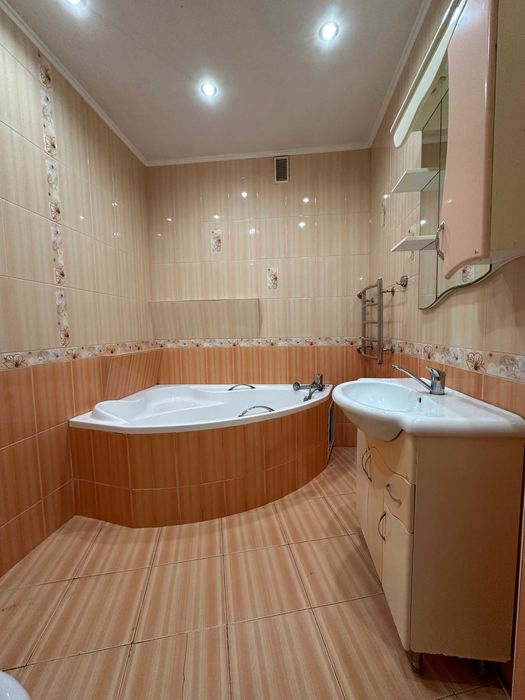 Продам 3 к.кв., Центр, ул. Залесская, 5, метро Госпром