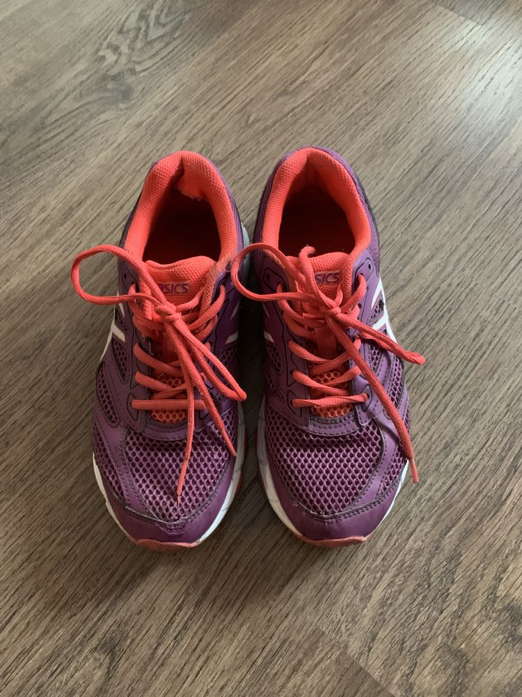 Жіночі кросівки Asics 38 розмір, 24 см