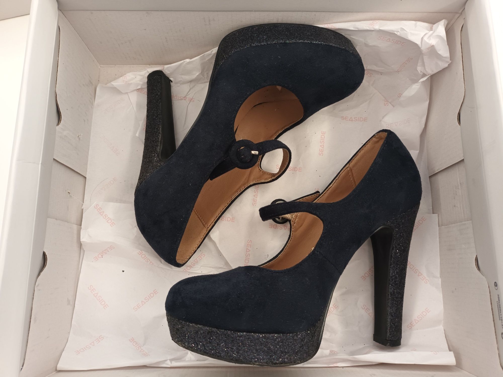 Sapatos saltos altos (tamanho 35)