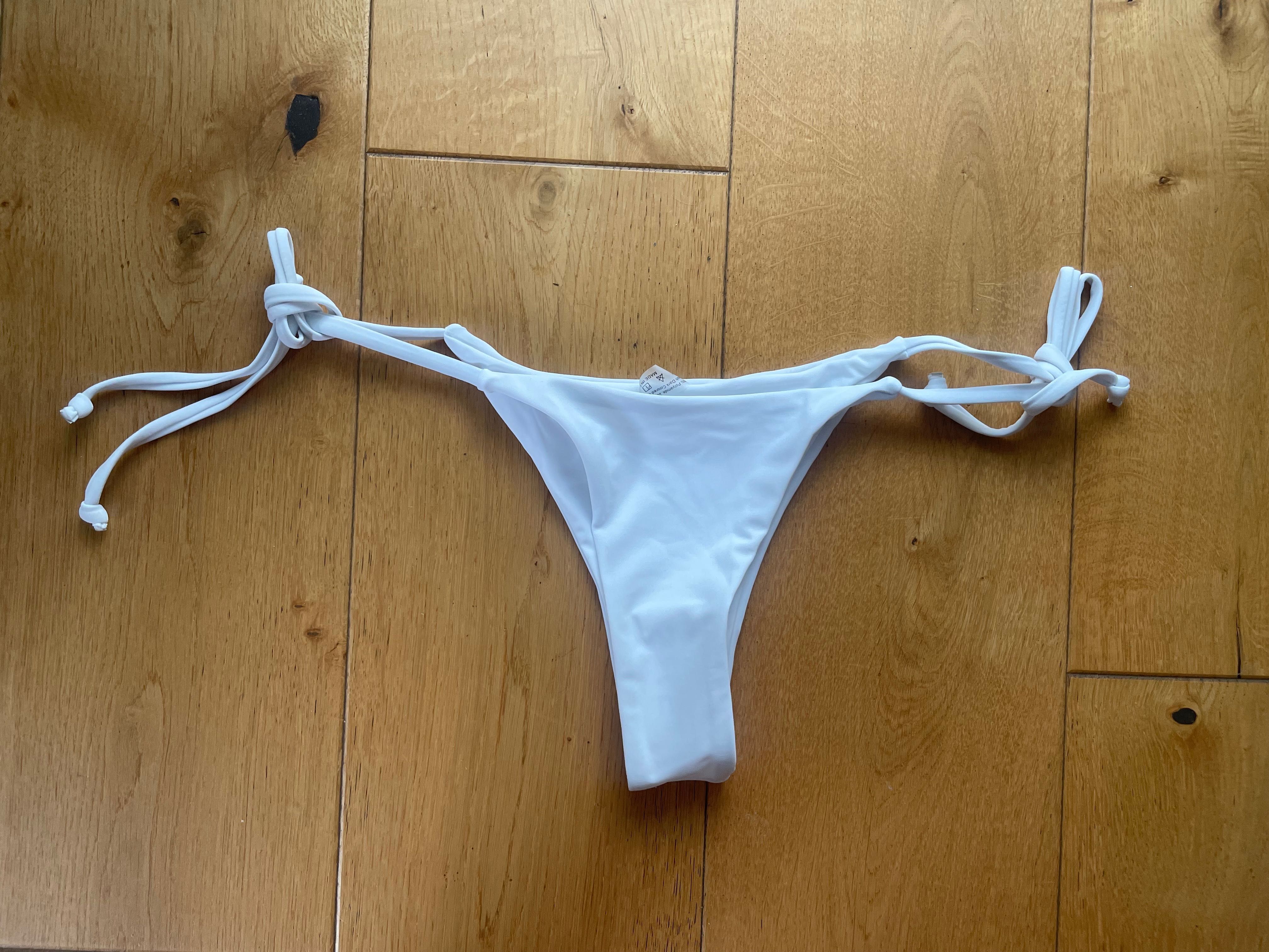 Białe bikini nowe