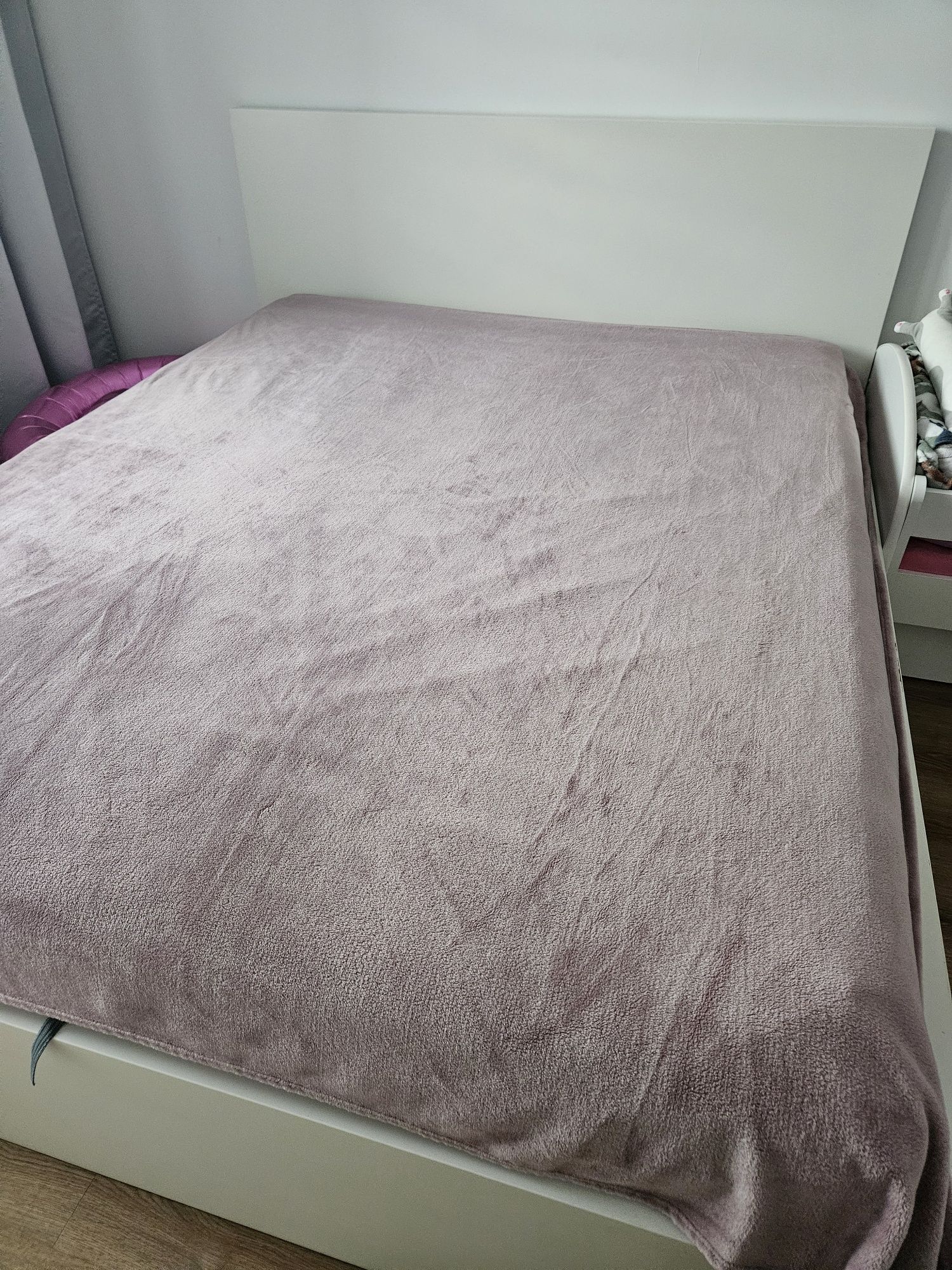 Łóżko 160×200 z pojemnikiem i materacem