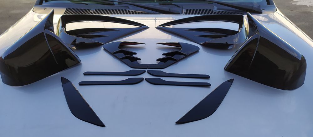 Комплект накладок тюнінга чорний глянець Tesla model Y