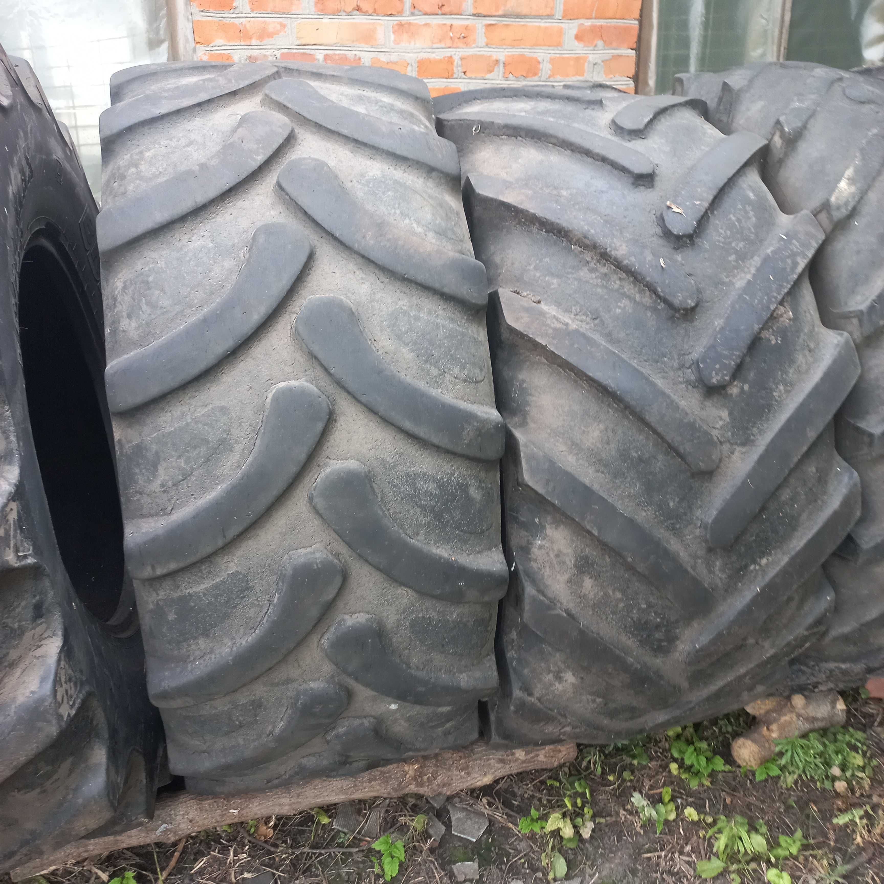 Шини -диски R-42 та R30 на трактор Case--New Holland