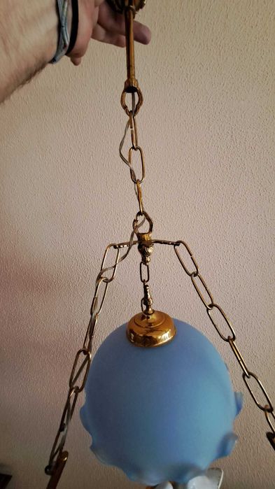 Candeeiros iguais 1 de teto e outro mesinha de cabeceira