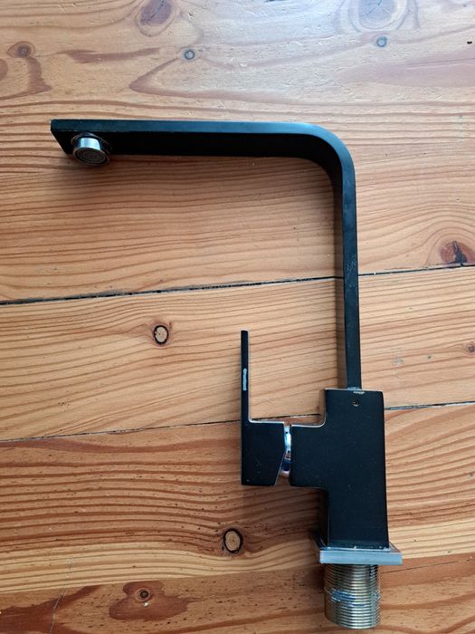 Bateria/Kran czarny dzialajacy