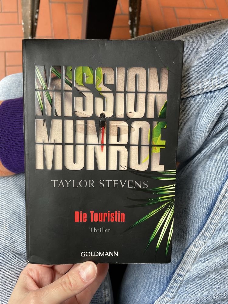 Taylor Stevens mission munroe die Touristin