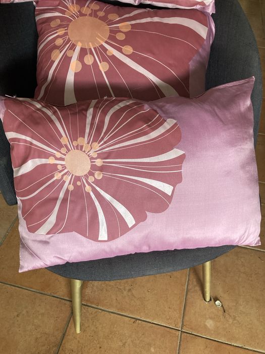 3 almofada em bom estado