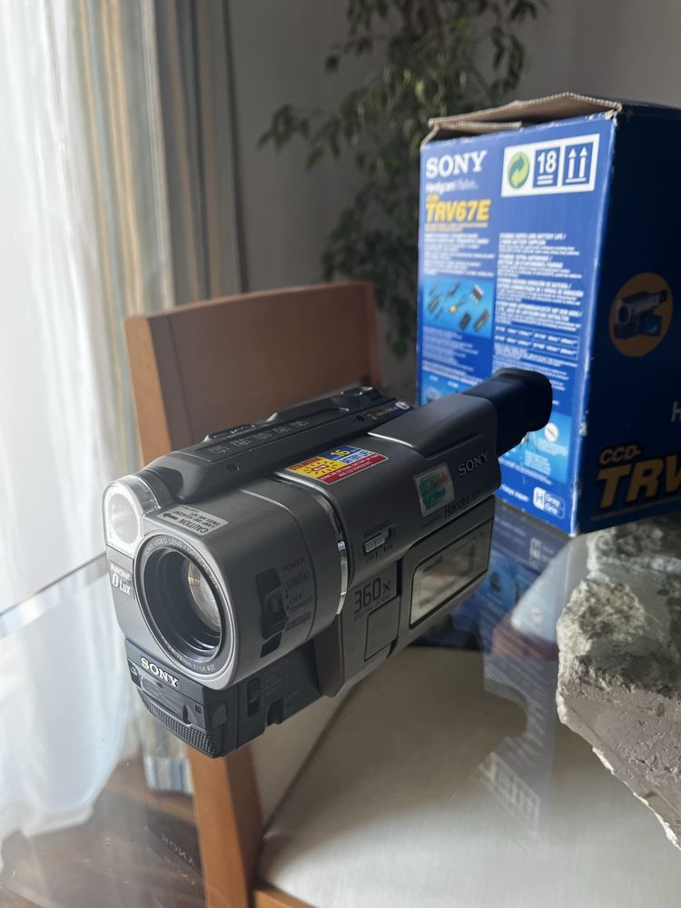 Câmara Sony Handycam Vision CCD-TRV67E Hi-8 como NOVA
