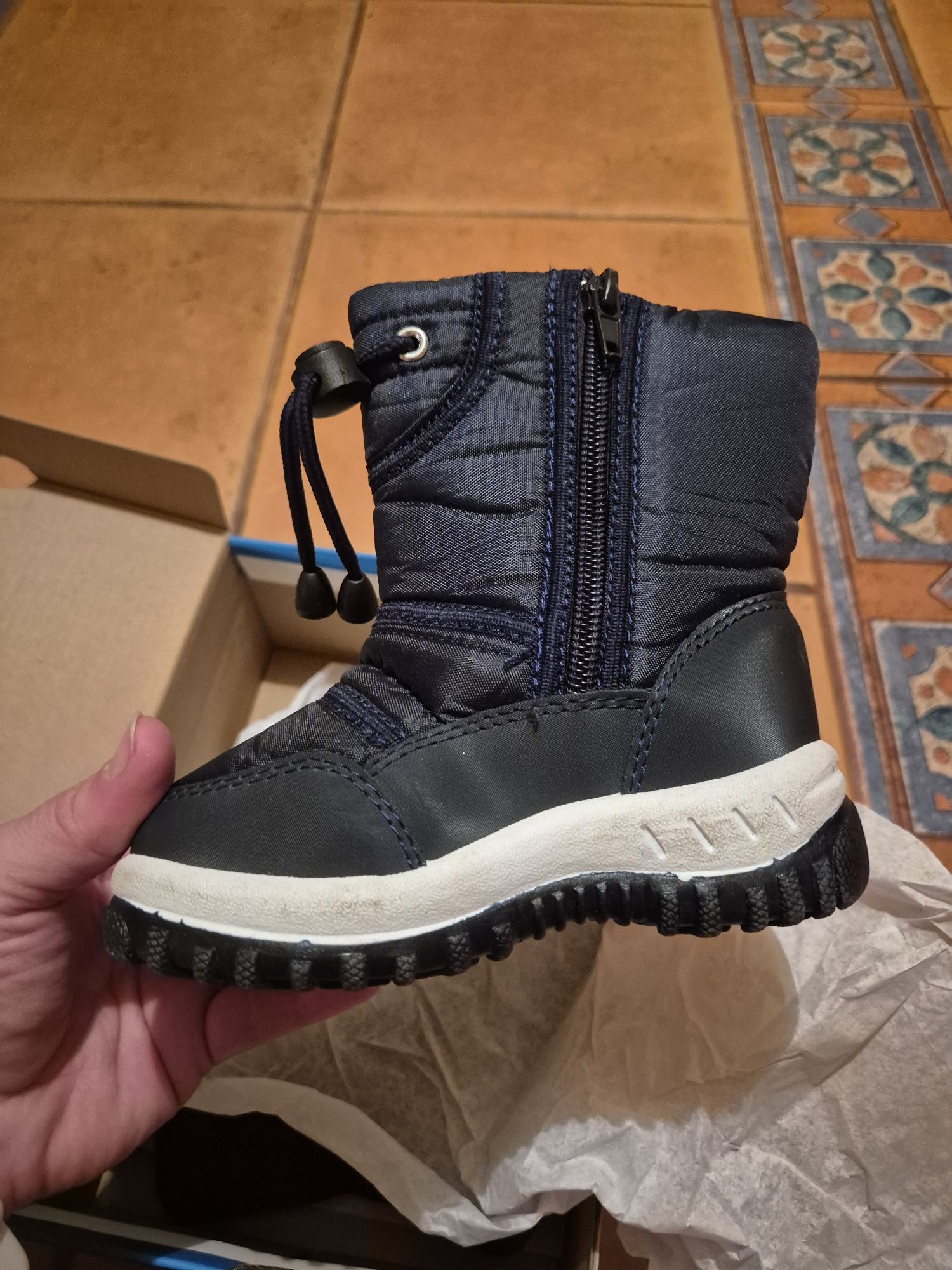 Buty dziecięce, śniegowce r.23