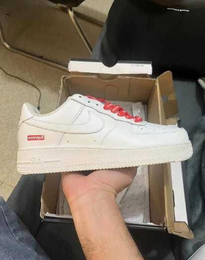 Buty meskie Mokasyny Nike_Air_Force_1_Low_SP_Supreme_White R.39
