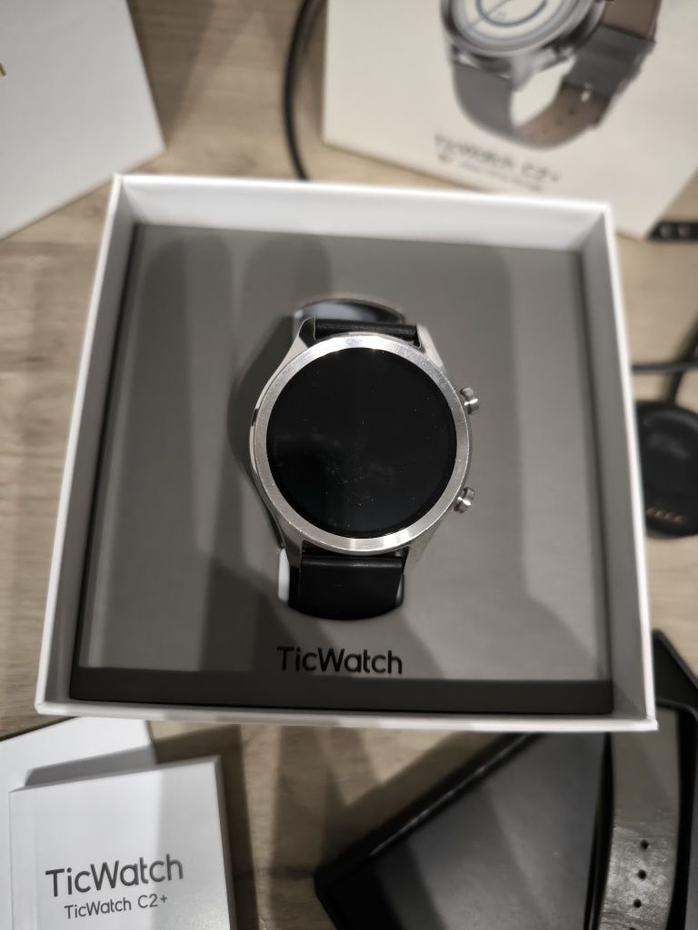 Smartwatch Mobvoi TicWatch C2+
Działa na systemie WearOS, więc współgr