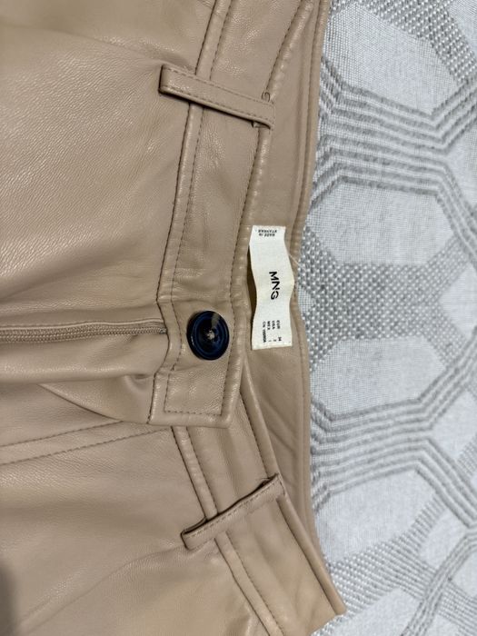 Mango шкіряні бежеві слоучі брюки штани