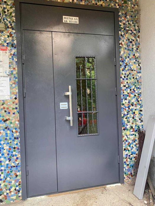 Купити технічні металеві двері в під'їзд, тамбур, на виробництво