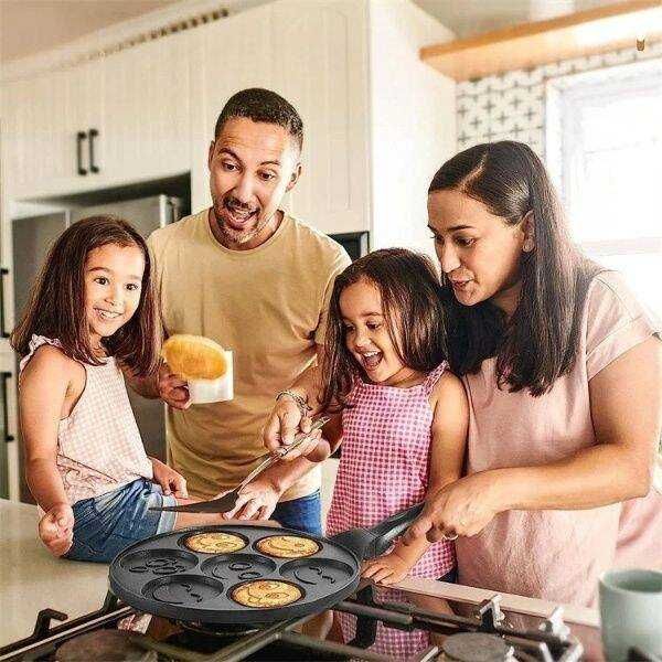 Patelnia z buźkami dla dzieci naleśników pancakes jajek buźki 26 cm