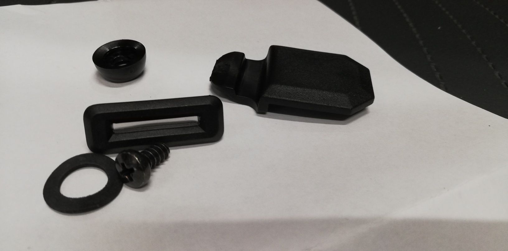 Fiat 126p zawias szyby tylnej uchylnej 1 sztuka