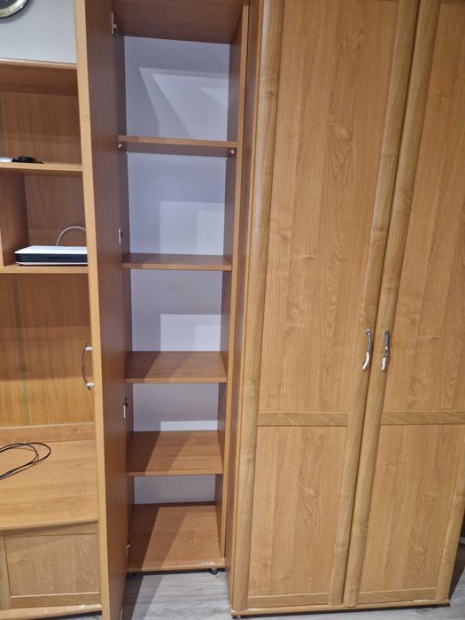 Solidne szafy i komoda w bardzo dobrym stanie.