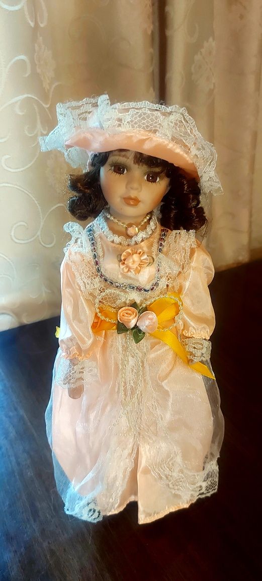 Кукла коллекционная для интерьера или детских игр, высотой 33 см